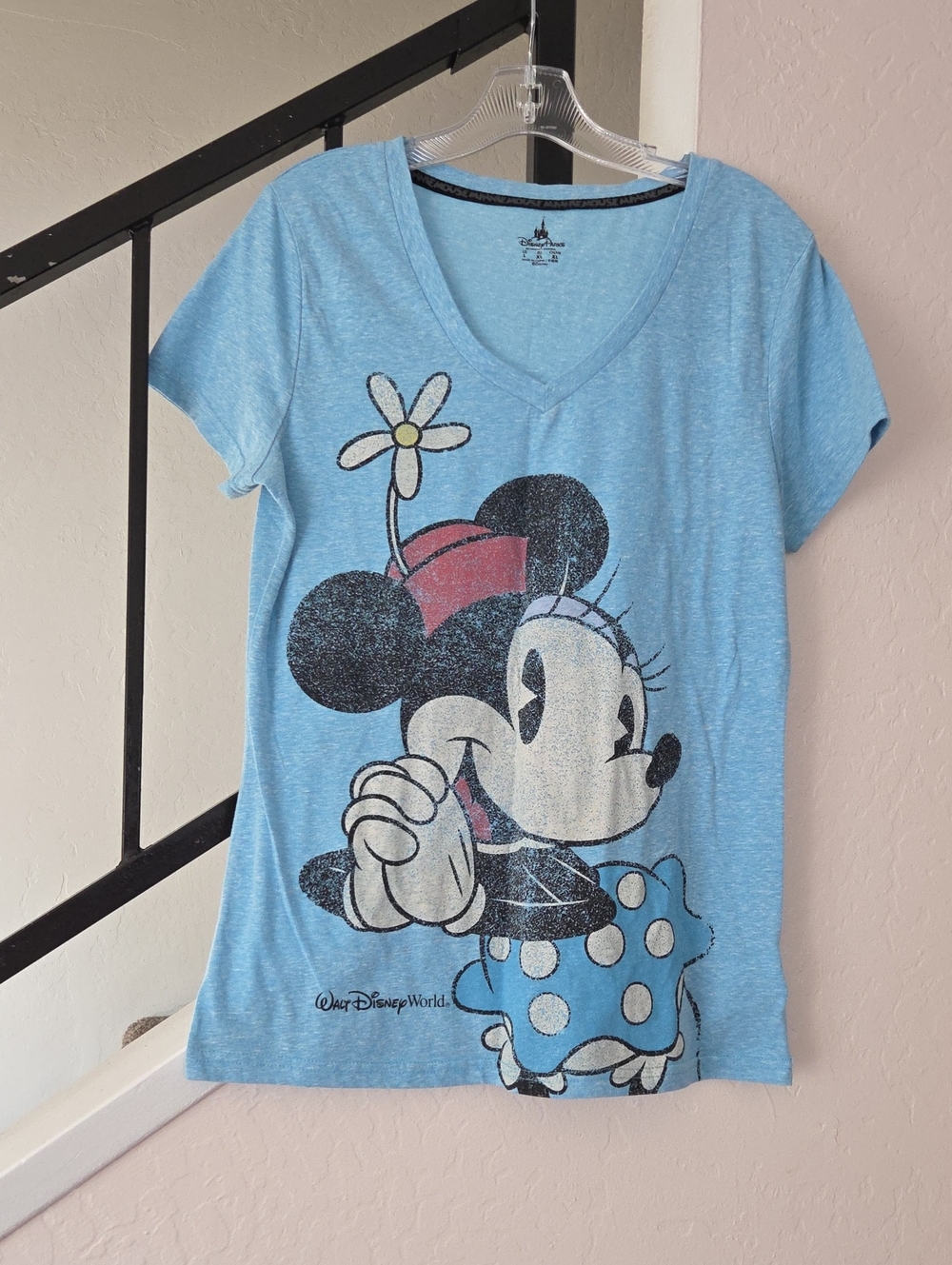 Disney Light Blue Minnie Mouse Graphic V-Neck Tee Size L